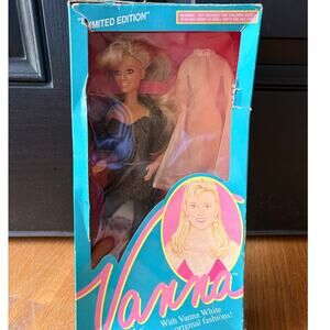 VINTAGE 1990 VANNA WHITE DOLL WITH ORIGINAL BOX * BOX IS RIPPED*